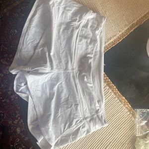 white lululemon speed up shorts size 8 2.5 in